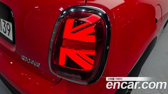 MINI Cooper Classic Plus 3rd 2024 — фото 23