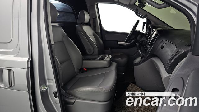 Hyundai Grand Starex Van 3-Seater Smart 2021 — фото 11