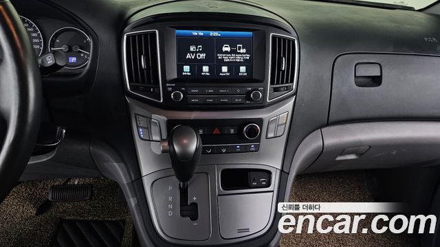 Hyundai Grand Starex Van 3-Seater Smart 2021 — фото 14