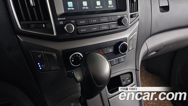 Hyundai Grand Starex Van 3-Seater Smart 2021 — фото 17