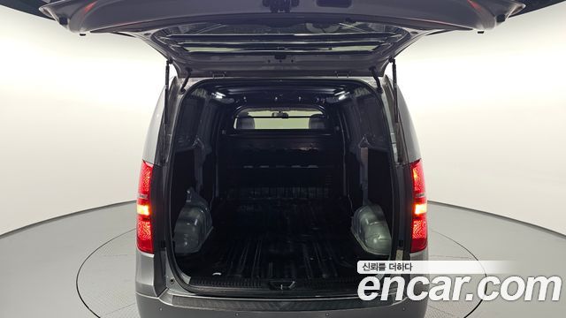 Hyundai Grand Starex Van 3-Seater Smart 2021 — фото 20