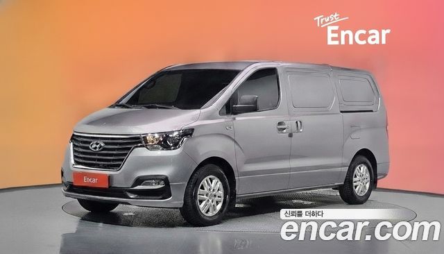 Hyundai Grand Starex Van 3-Seater Smart