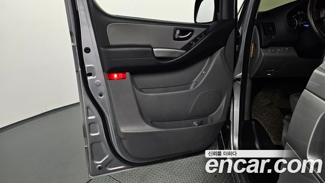 Hyundai Grand Starex Van 3-Seater Smart 2021 — фото 24