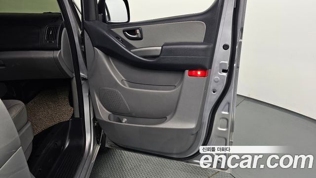 Hyundai Grand Starex Van 3-Seater Smart 2021 — фото 25