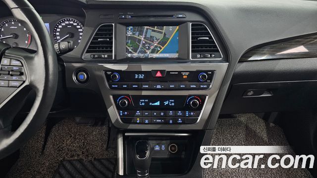 Hyundai Sonata (LF) 2.0 Smart Special 2016 — фото 14