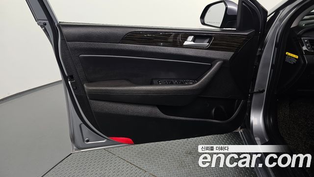 Hyundai Sonata (LF) 2.0 Smart Special 2016 — фото 24