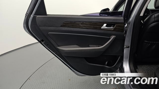 Hyundai Sonata (LF) 2.0 Smart Special 2016 — фото 25