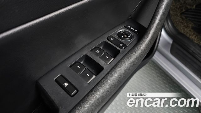 Hyundai Sonata (LF) 2.0 Smart Special 2016 — фото 28