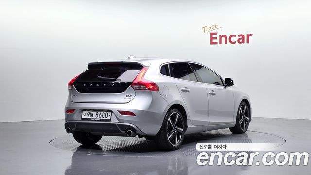 Volvo V40 D4 2nd 2014 — фото 2