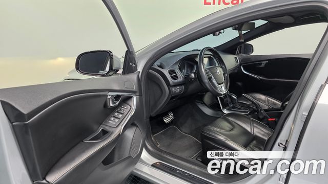 Volvo V40 D4 2nd 2014 — фото 10