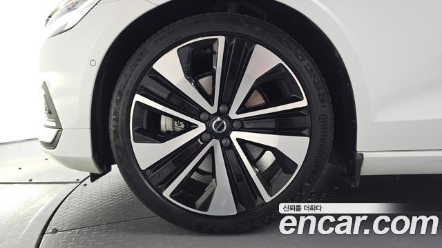 Volvo S60 (III) B5 Ultimate Bright 2023 — фото 5