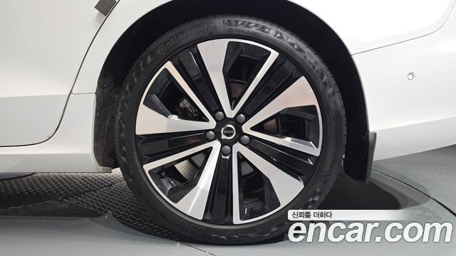 Volvo S60 (III) B5 Ultimate Bright 2023 — фото 21