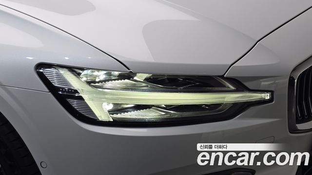 Volvo S60 (III) B5 Ultimate Bright 2023 — фото 22