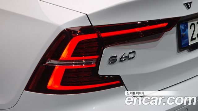 Volvo S60 (III) B5 Ultimate Bright 2023 — фото 23