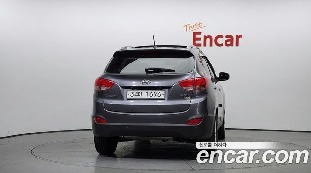 Hyundai Tucson ix Diesel 2WD LX20 Premier 2013 — фото 4