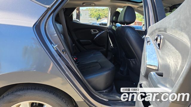 Hyundai Tucson ix Diesel 2WD LX20 Premier 2013 — фото 11