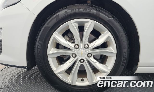 Chevrolet Malibu 1.8 Hybrid LT Deluxe 2019 — фото 5