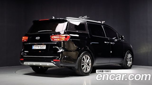 Kia Carnival 9-Seater Prstige 2019 — фото 2