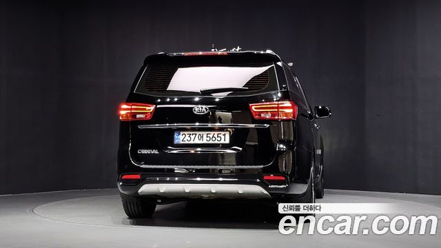Kia Carnival 9-Seater Prstige 2019 — фото 4