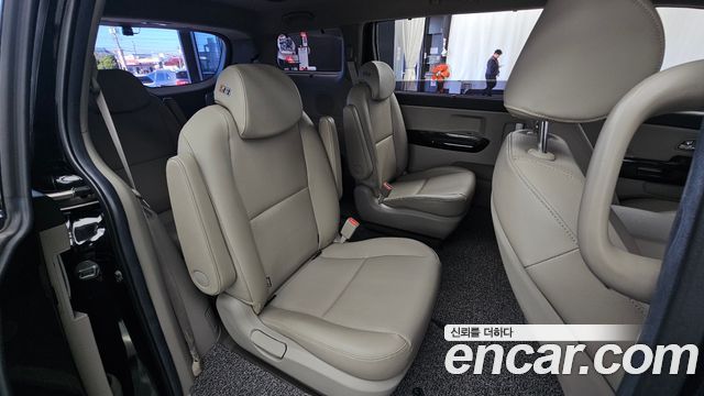 Kia Carnival 9-Seater Prstige 2019 — фото 12