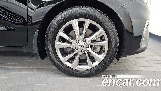 Kia Carnival 9-Seater Prstige 2019 — фото 21