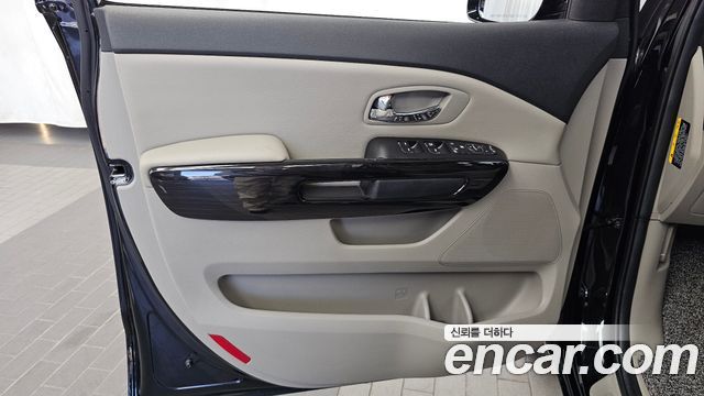 Kia Carnival 9-Seater Prstige 2019 — фото 24