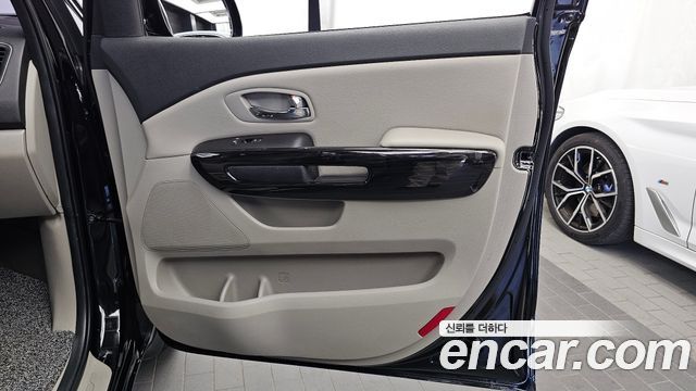 Kia Carnival 9-Seater Prstige 2019 — фото 25