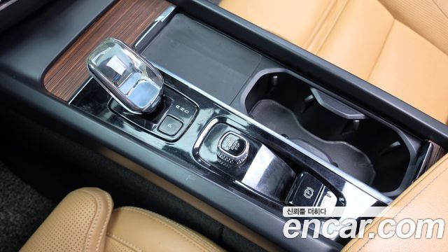 Volvo XC60 (II) B6 Ultimate Bright 2023 — фото 9