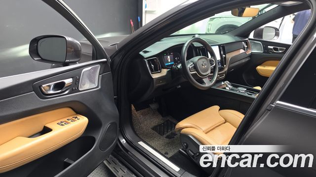Volvo XC60 (II) B6 Ultimate Bright 2023 — фото 10