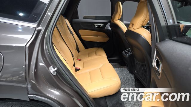 Volvo XC60 (II) B6 Ultimate Bright 2023 — фото 11
