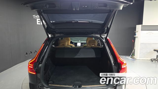 Volvo XC60 (II) B6 Ultimate Bright 2023 — фото 20