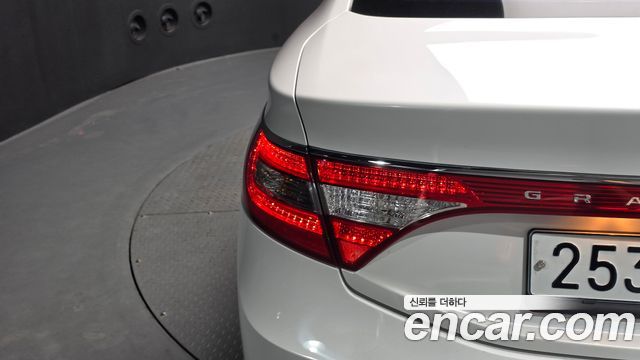 Hyundai Grandeur (HG) HG240 Modern Collection 2017 — фото 23