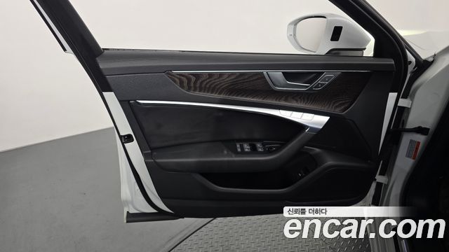 Audi A6 (C8) 45 TFSI Quattro Premium 2021 — фото 24