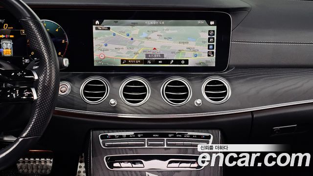 Mercedes-Benz E-Class (W213) E220d 4MATIC AMG Line 2021 — фото 15