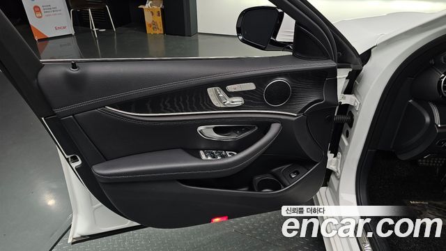 Mercedes-Benz E-Class (W213) E220d 4MATIC AMG Line 2021 — фото 24