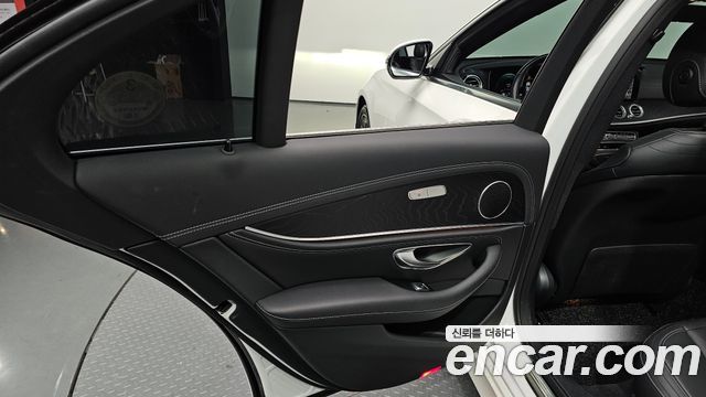 Mercedes-Benz E-Class (W213) E220d 4MATIC AMG Line 2021 — фото 25