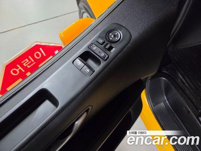 Hyundai Staria L3.5  Kinder Safety Car 15-Seater 2022 — фото 10