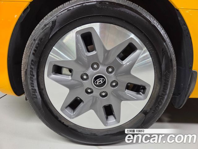 Hyundai Staria L3.5  Kinder Safety Car 15-Seater 2022 — фото 21