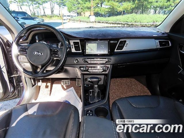 Kia Niro Noblesse 2017 — фото 6