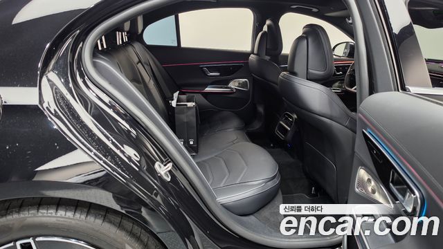 Mercedes-Benz E-Class (W214) E300 4MATIC AMG Line 2025 — фото 11