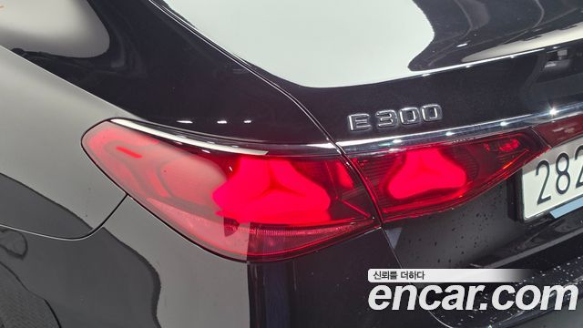 Mercedes-Benz E-Class (W214) E300 4MATIC AMG Line 2025 — фото 23