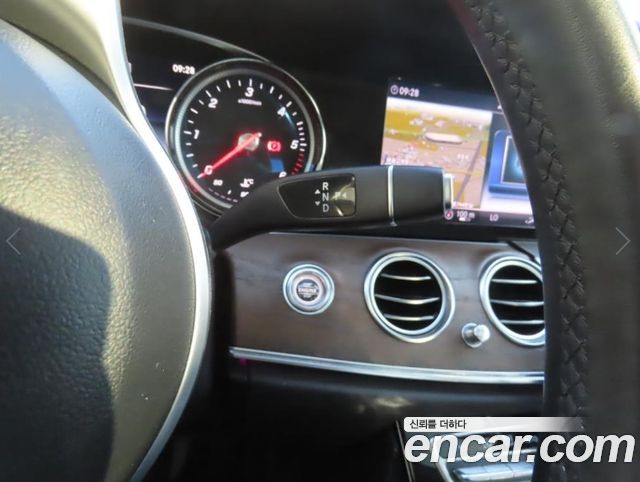 Mercedes-Benz E-Class (W213) E220d 4MATIC Exclusive 2019 — фото 20