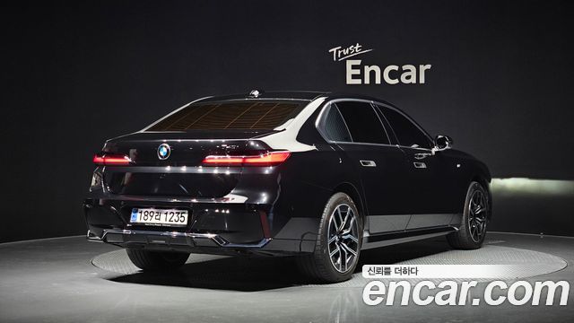 BMW 7 Series (G70) 740i sDrive M Sport 2023 — фото 2