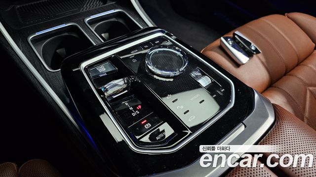BMW 7 Series (G70) 740i sDrive M Sport 2023 — фото 9