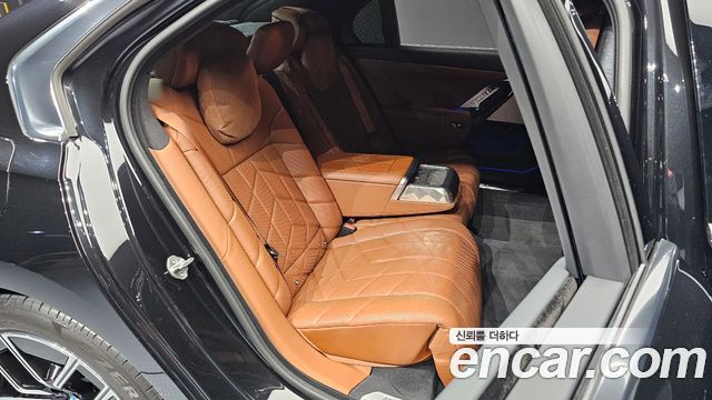 BMW 7 Series (G70) 740i sDrive M Sport 2023 — фото 15