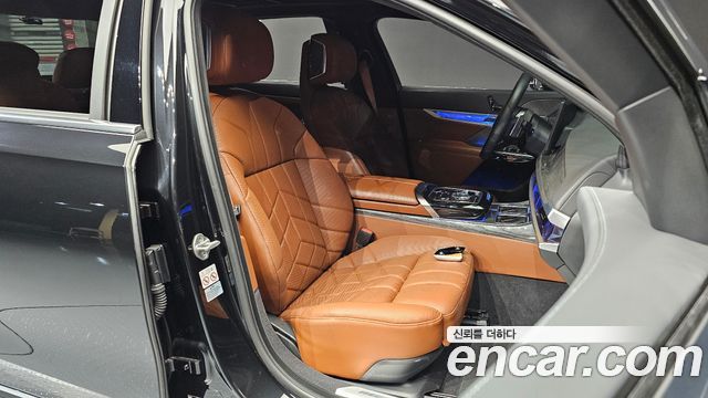 BMW 7 Series (G70) 740i sDrive M Sport 2023 — фото 16