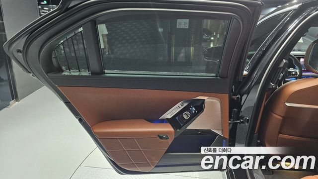BMW 7 Series (G70) 740i sDrive M Sport 2023 — фото 31