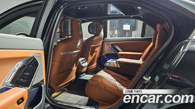 BMW 7 Series (G70) 740i sDrive M Sport 2023 — фото 32