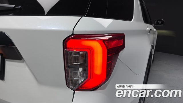 Ford Explorer (VI) 2.3 LimIted 4WD 2022 — фото 23