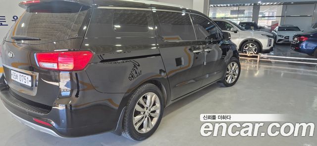 Kia Carnival 9-seater Noblesse 2016 — фото 3